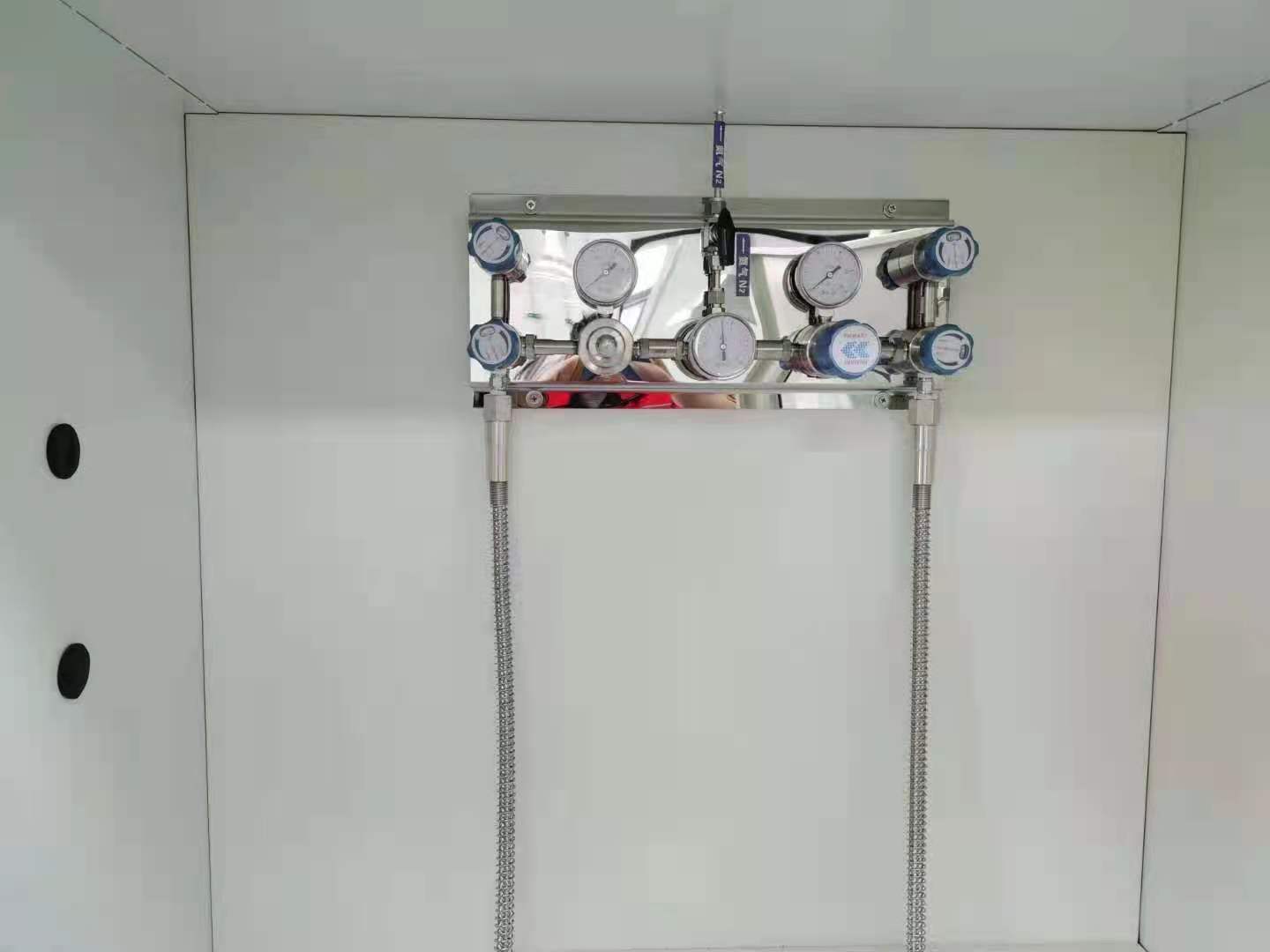 气瓶柜内部 气瓶柜内部